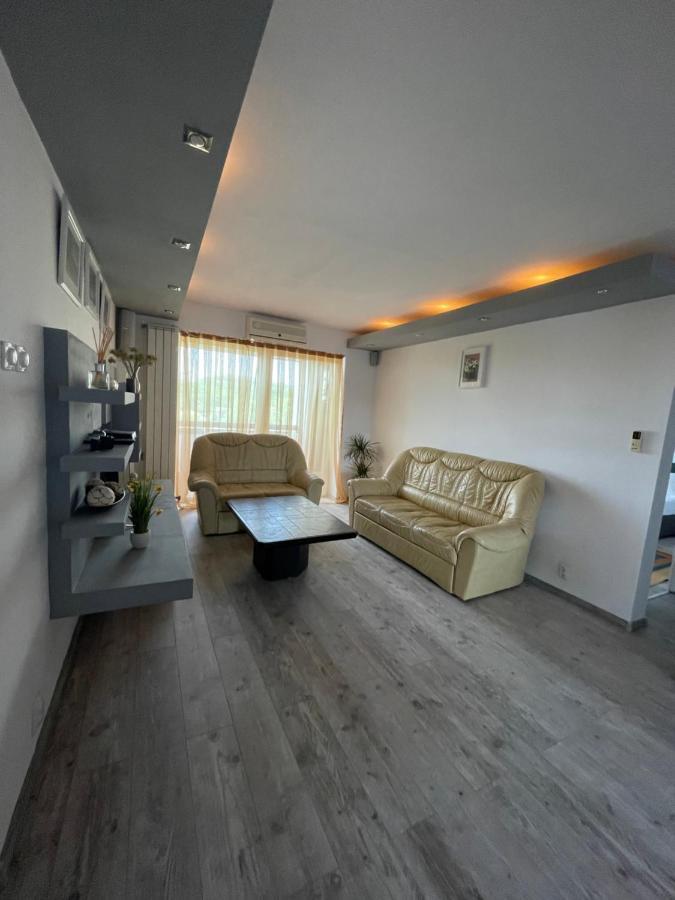 Lovely 3 Bedrooms Apartament Oradea Exterior foto