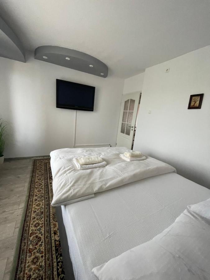 Lovely 3 Bedrooms Apartament Oradea Exterior foto