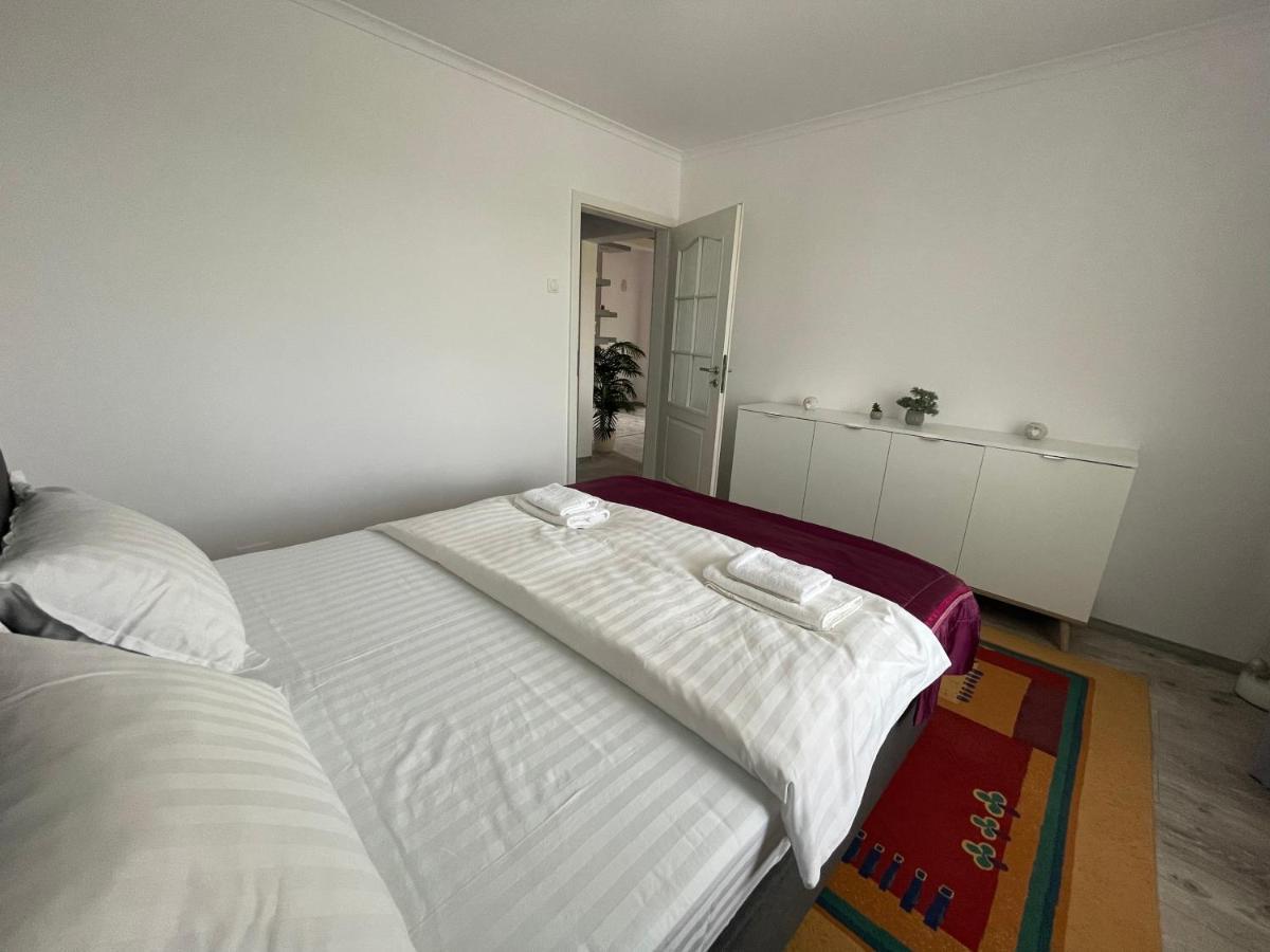 Lovely 3 Bedrooms Apartament Oradea Exterior foto